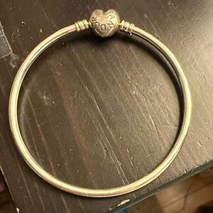 Pandora moments heart clasp bangle bracelet